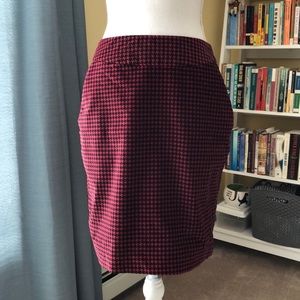 L.L. Bean Houndstooth Pencil Skirt Size 4